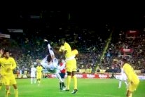 سخرية من رونالدو لفشله في تنفيذ الركلات الخلفية