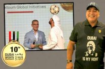 شاب إماراتي يقتحم مؤتمر مارادونا لعرض مهاراته الكروية 