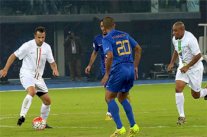 فوز نجوم الكويت على نجوم العالم في افتتاح استاد جابر الدولي