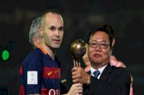 إنييستا يتربع على عرش اللاعبين الإسبان الأكثر تتويجاً بالألقاب