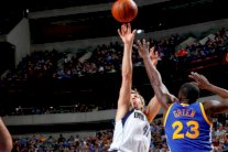 مافريكس يلحق الخسارة الثانية بووريرز هذا الموسم