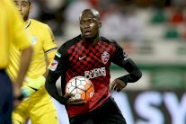 الأهلي يشدد الخناق على العين في الدوري الإماراتي