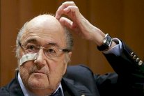 الفيفا يبلغ بلاتر ضرورة مغادرة شقته في زيورخ قبل انتخاب خليفته