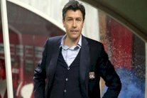 ليون يقيل مدربه فورنييه ويعين معاونه غينيسيو خلفا له