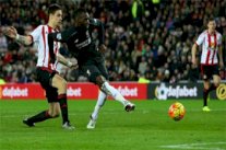 البلجيكي بنتيكي يسجل هدف الفوز لليفربول على سندرلاند