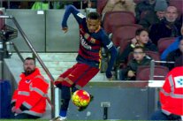 نيمار يُمتع الجماهير بلمحاته الفنية أمام ريال بيتيس