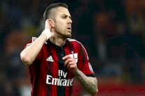 مينيز على خطى إبراهيموفيتش في موسمه الأول مع ميلان