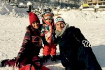 ميسي يستمتع بثلوج أندورا مع صديقته ونجله تياغو