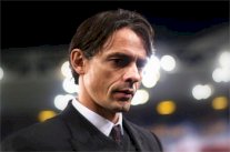 برلسكوني سيُقيل إنزاغي إذا لم يتأهل ميلان ليوروبا ليغ