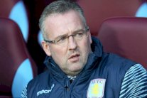 أستون فيلا يقيل مدربه لامبرت بسبب سوء النتائج