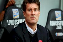 لخويا يؤكد تمسكه بالمدرب الدنماركي لاودروب