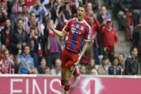 ليفاندوفسكي يتوج بجائزة أفضل لاعب بولندي في عام 2014