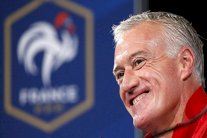 ديشان يمدد عقده مع فرنسا حتى مونديال 2018