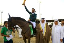 الفارس مشاري الحربي يحقق كأس البطولة المفتوحة السادسة