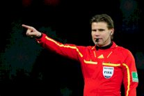 اليويفا يعين الألماني بريتش لقمة السيتي وبرشلونة