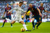 كلاسيكو برشلونة وريال مدريد يتهدده خطر التأجيل