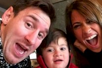 ميسي الرومانسي يهنئ صديقته أنطونيلا بعيد ميلادها ال27