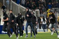 الحكومة اليونانية تؤجل الدوري بسبب شغب الجماهير