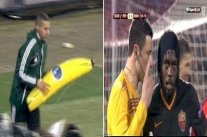 جماهير فيينورد روتردام ترمي جيرفينيو بقطعة موز كبيرة