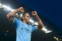 ديميكيليس يمدد عقده مع مانشستر سيتي عاماَ إضافياً