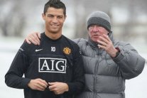 فيرغسون يقنع رونالدو بالعودة لليونايتد بمأدبة عشاء