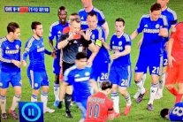 9لاعبين من تشلسي حاولوا اقناع الحكم بطرد إبراهيموفيتش