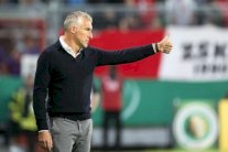 هامبورغ يقيل المدرب تسينباور بعد هزيمة هرتا برلين