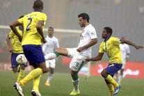 الأهلي يهز عرش النصر ويهزمه والهلال يُسقط الشباب