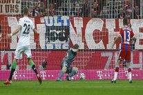 أخطاء فادحة لنوير في خسارة بايرن أمام مونشنغلادباخ