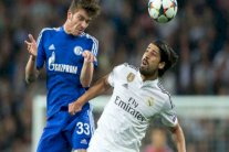 بيكنباور يحذر شالكه من مغبة التوقيع مع مواطنه خضيرة