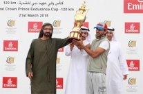 محمد بن راشد يتوج 