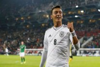 أوزيل يأسف لمناداته بـ