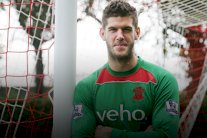 غياب حارس ساوثمبتون فورستر حتى نهاية الموسم