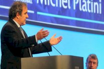 بلاتيني يوجه سهامه نحو بلاتر في