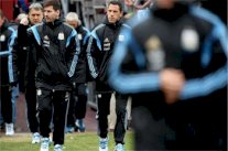 تخوف في برشلونة من تفاقم إصابة ميسي بمعسكر الأرجنتين