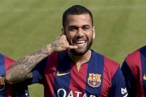 وكيل داني ألفيس في باريس لإنهاء انتقال موكله لـ PSG