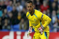 الحارس البرتغالي بيتو يمدد عقده مع إشبيلية لعامين 