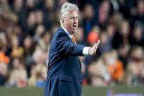 مدرب هولندا: من أطلق صافرات الاستهجان ضد إنيستا وقحون