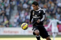 رافائيل فاران يفكر في الرحيل وتشلسي ومانشستر يترقبان