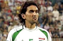 نشأت أكرم .. مايسترو الكرة العراقية يعتزل كرة القدم