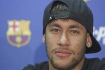 ملف فساد جديد فى صفقة البرازيلي نيمار يهدد برشلونة