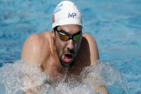 فيلبس يسجل أسرع توقيت في 100 م فراشة بعد غياب 6 أشهر