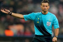 كلاتنبرغ يدير قمة باريس سان جيرمان وبرشلونة الأوروبية