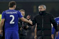 غوارديولا عينه على جلب مدافع مخضرم من فريق مورينيو