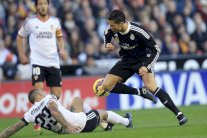 رفع بطاقة كريستيانو ضد فايكانو يثير الغضب في فالنسيا