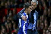 مورينيو يرشح هازارد لجائزة أفضل لاعب في إنكلترا