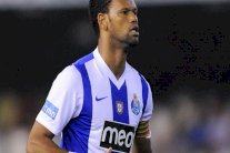 برتغالي بديل هاملز وفاران من أجل تعزيز دفاعات يونايتد