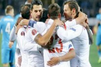 إشبيلية ونابولي وفيورنتينا إلى نصف نهائي