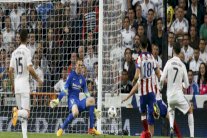 إشادة كتالونية بحارس أتلتيكو لإيقافه كرات كريستيانو