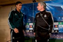 فاران يدير ظهره لمورينيو وفان غال باستمراره مع الريال